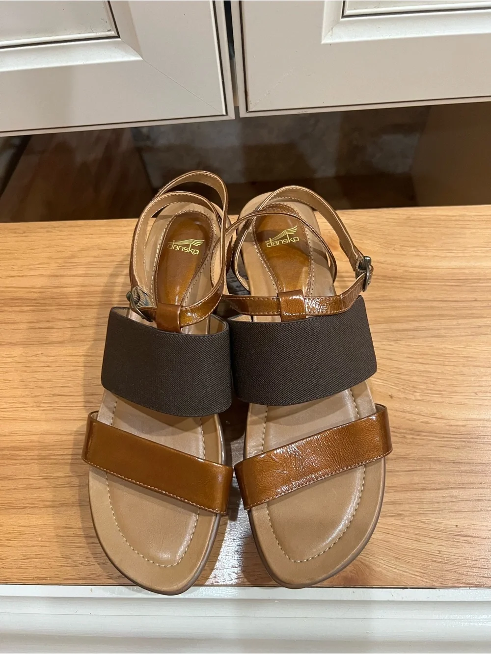 NWOT Dansko Addison Wedge Patent leather sandal. Size 40/9